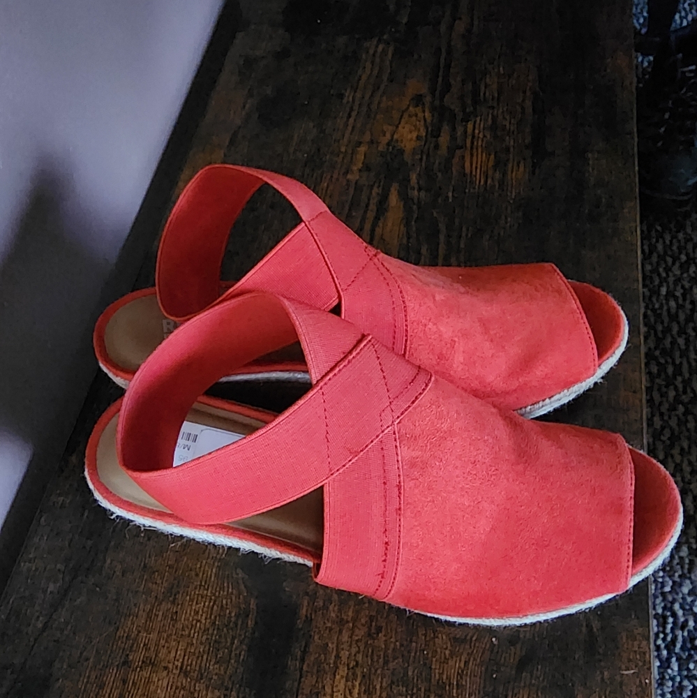 Kenneth Cole wedge sandals, size 8